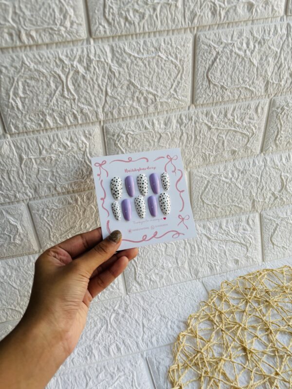 Lavender Nails - Image 3