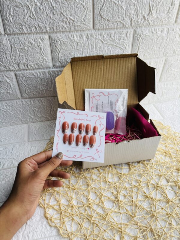 Wedding Glitter Nails - Image 4