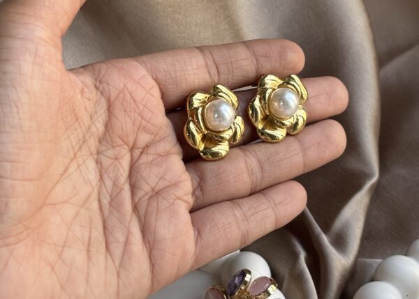 Flower Pearl Earring - Image 4