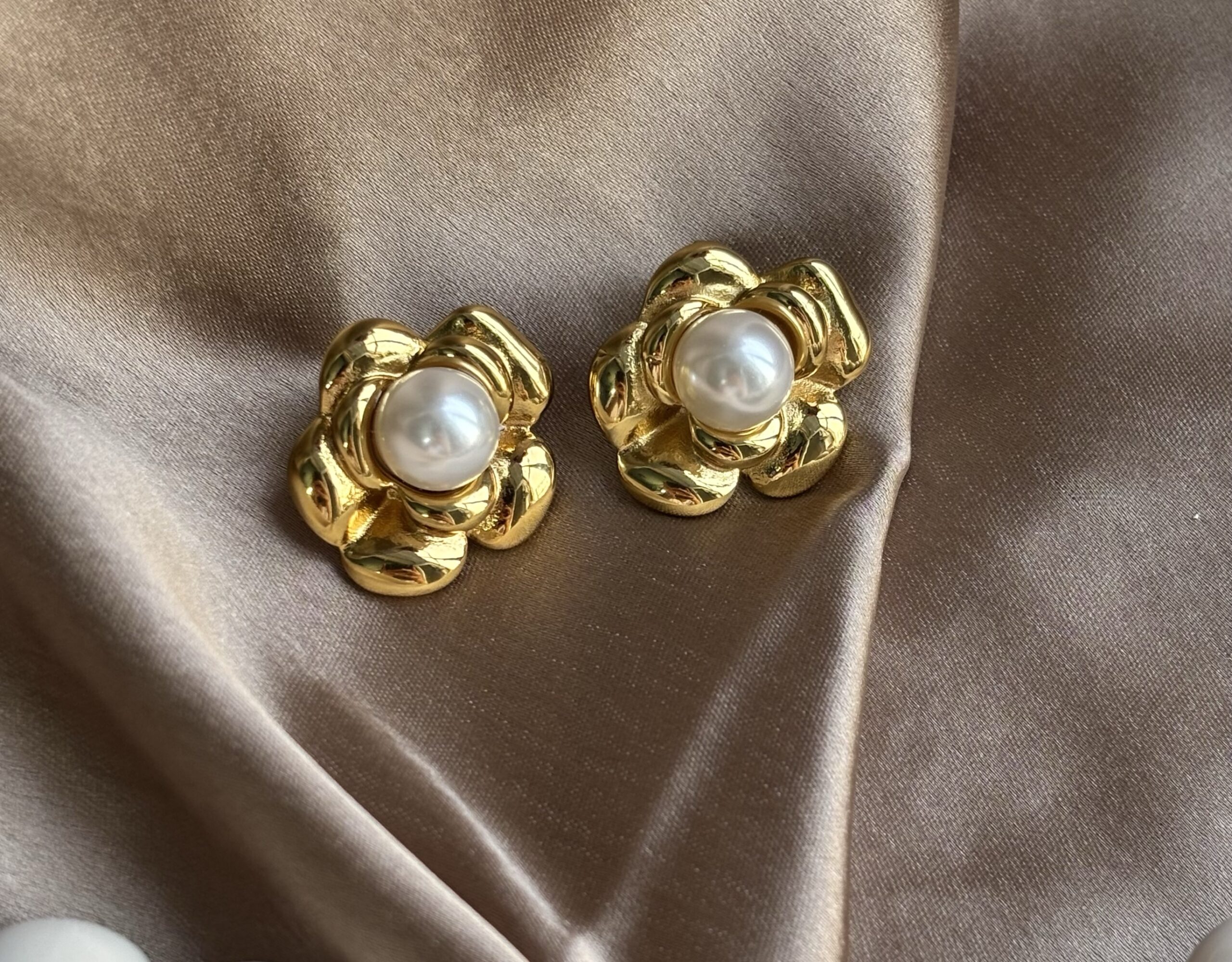 Flower Pearl Earring