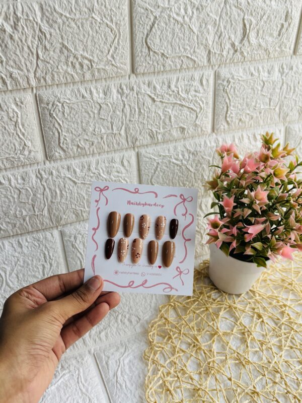 Brown Nails - Image 4