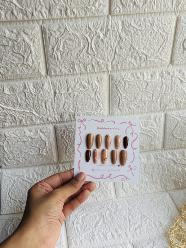 Brown Nails - Image 3
