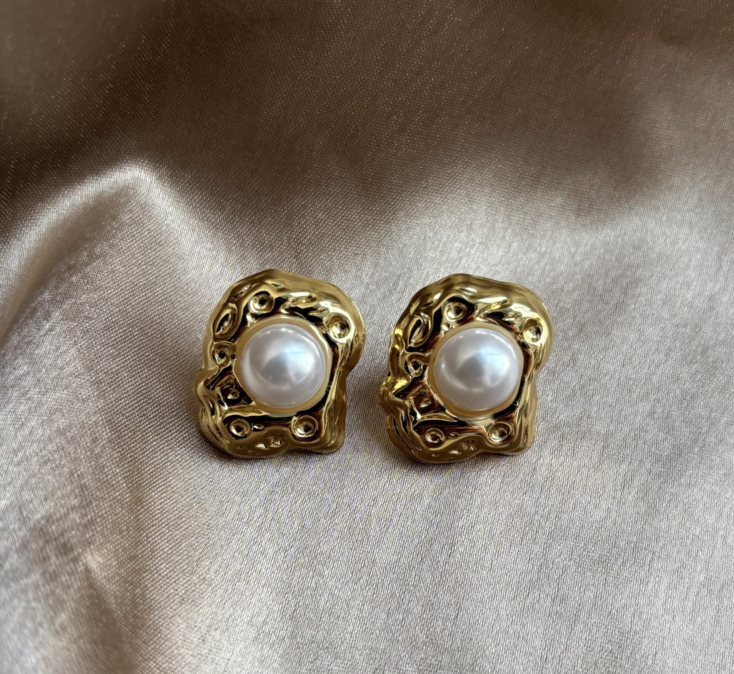 Golden Pearl Earring