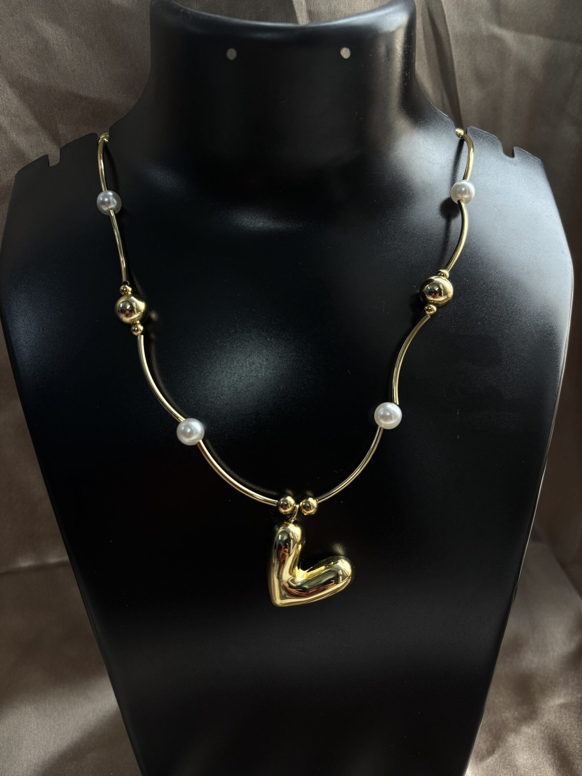 Heart Peal Neckpiece