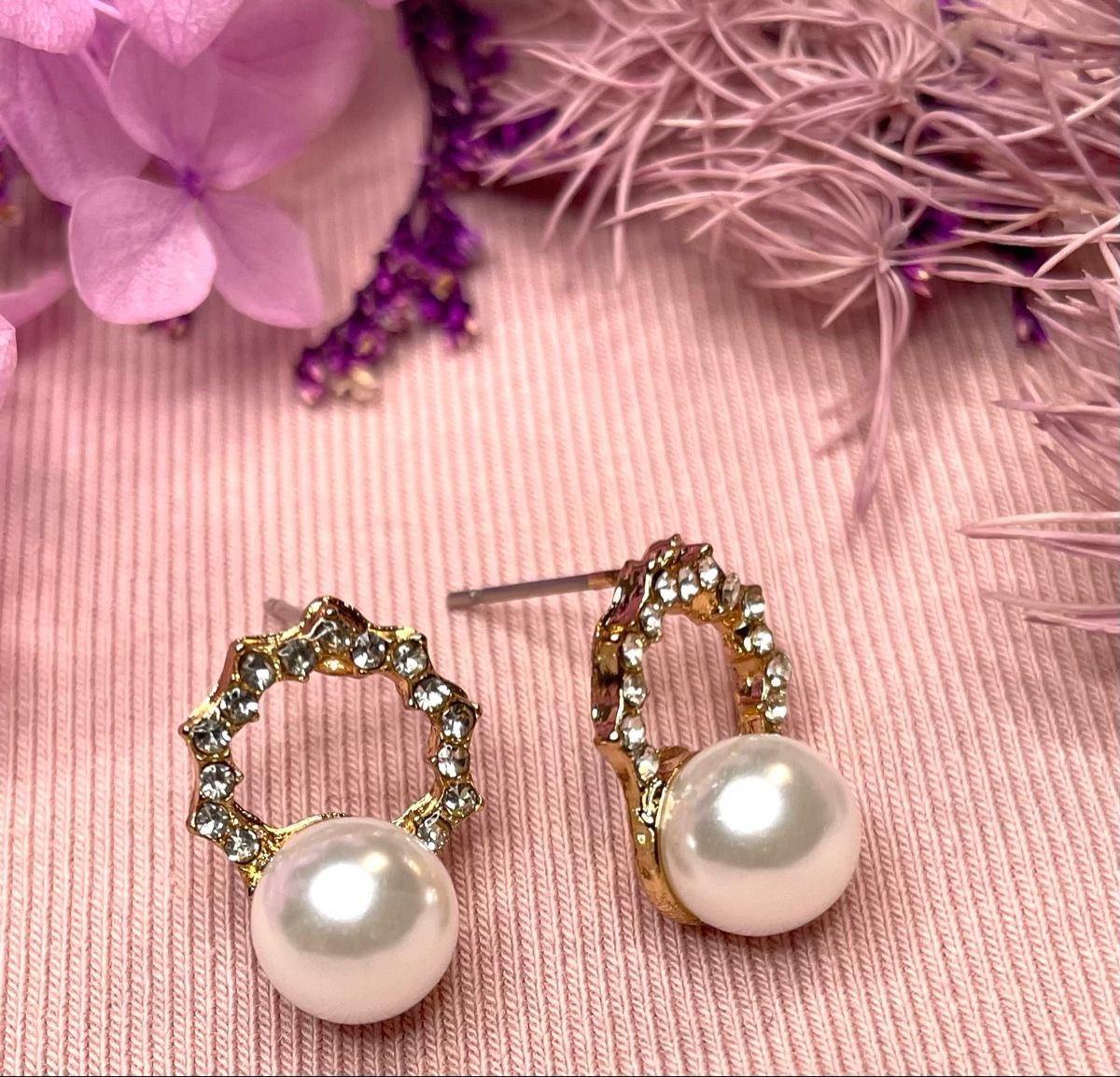Small Pearl Earring