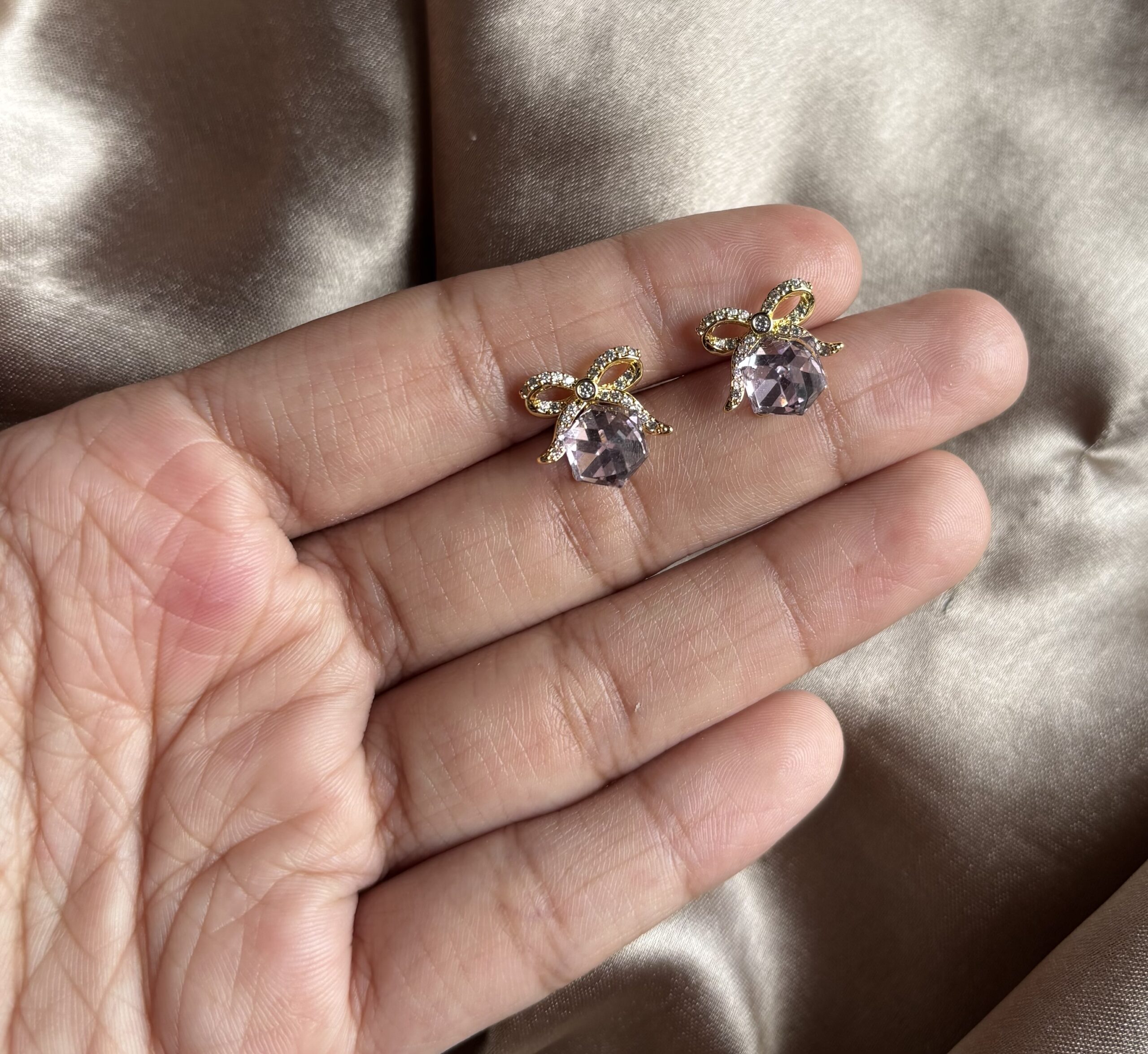 Mini bow stone earrings