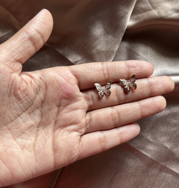 Mini butterfly earring