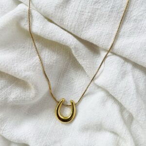 Simple and Elegant Neckpiece