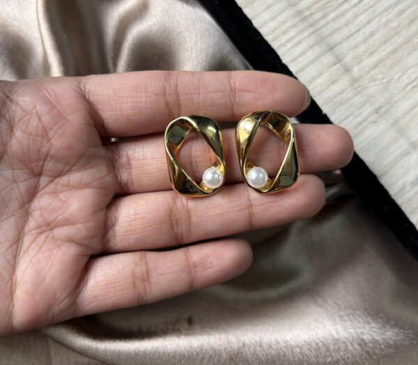 Pearl Earring - Image 2