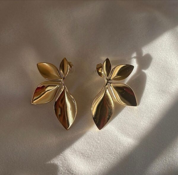 Flower earring