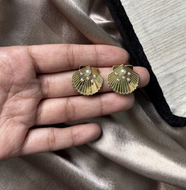 Pearl Shell Earring - Image 2