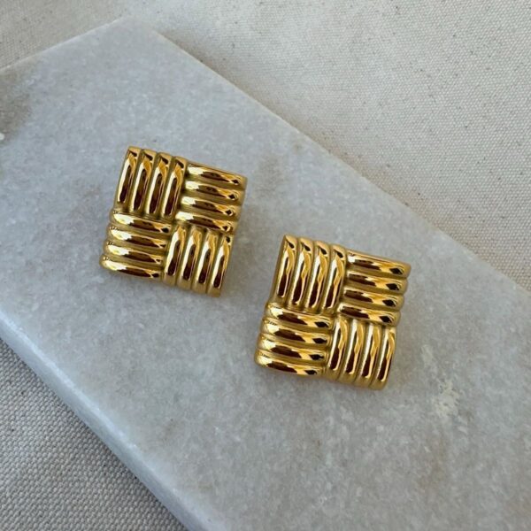 Statement earring