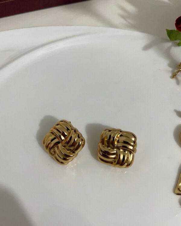 Statement earring