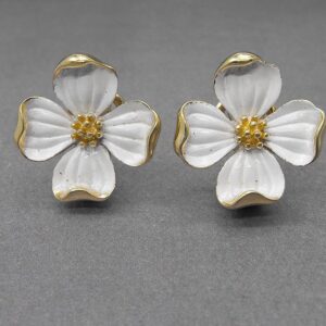 Flower studs