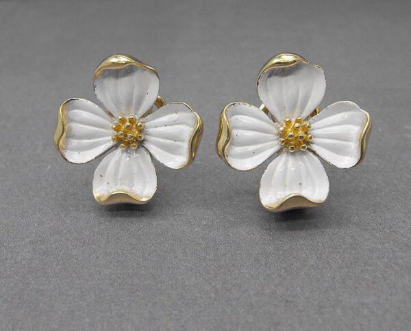 Flower studs